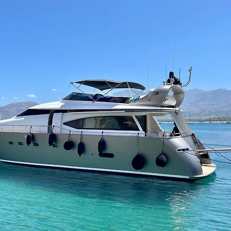 Готель Motoryacht 21 Avec Equipage Барселона Екстер'єр фото