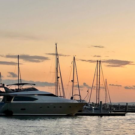 Готель Motoryacht 21 Avec Equipage Барселона Екстер'єр фото