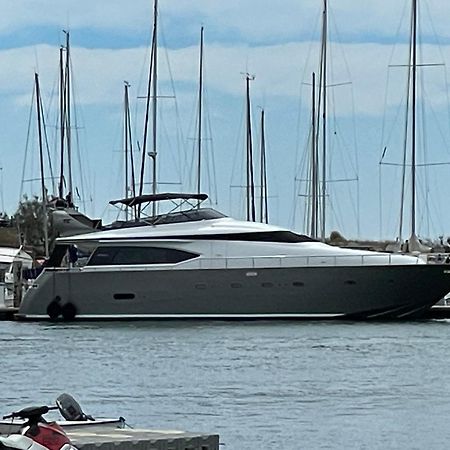 Готель Motoryacht 21 Avec Equipage Барселона Екстер'єр фото