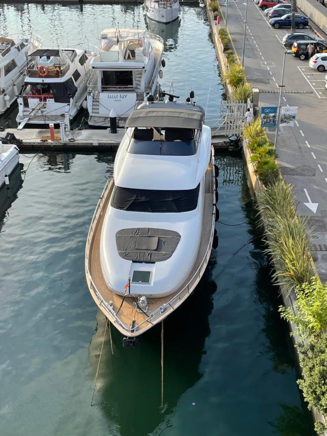 Готель Motoryacht 21 Avec Equipage Барселона Екстер'єр фото