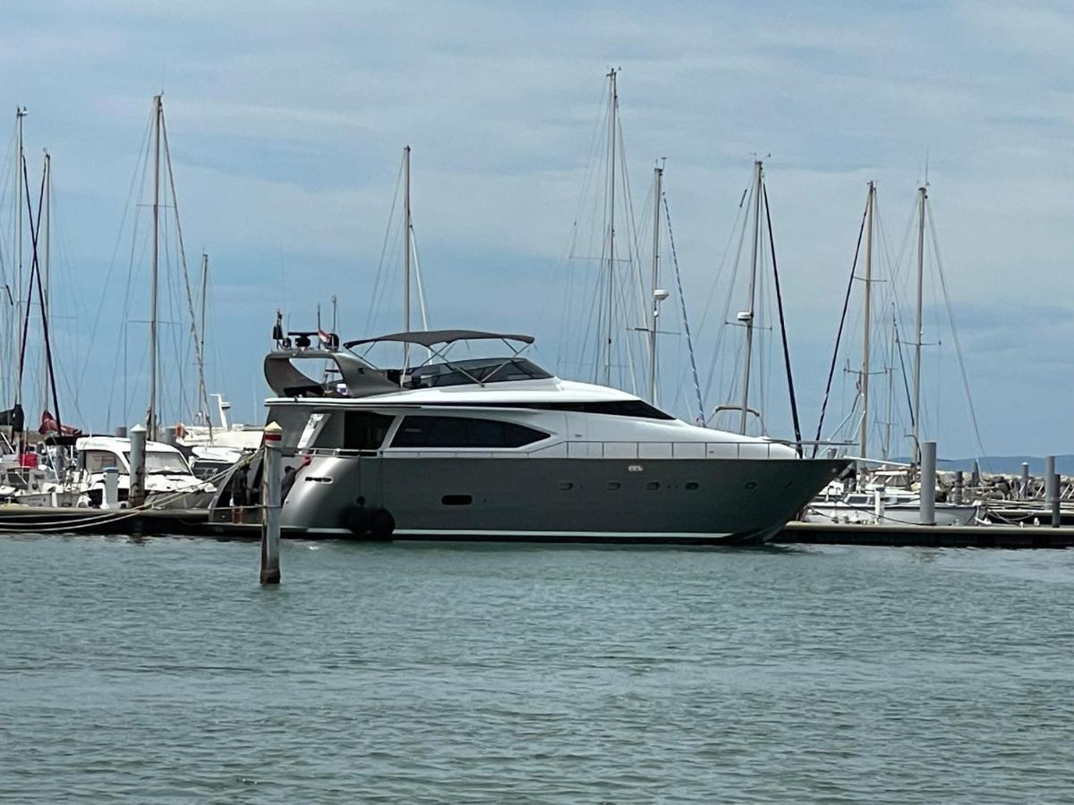 Готель Motoryacht 21 Avec Equipage Барселона Екстер'єр фото