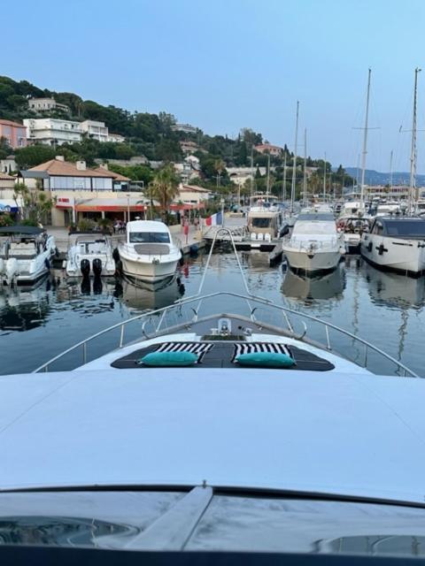 Готель Motoryacht 21 Avec Equipage Барселона Екстер'єр фото