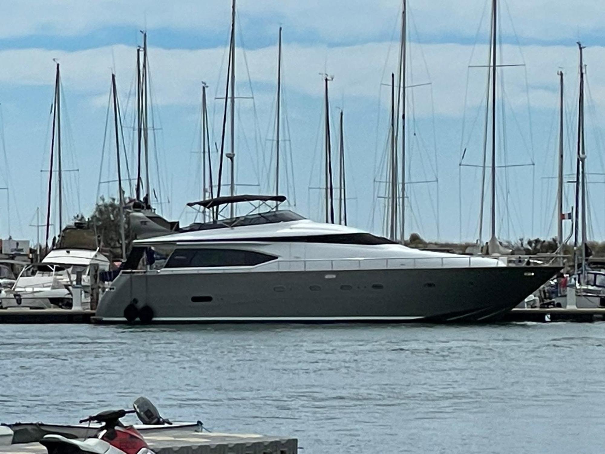 Готель Motoryacht 21 Avec Equipage Барселона Екстер'єр фото